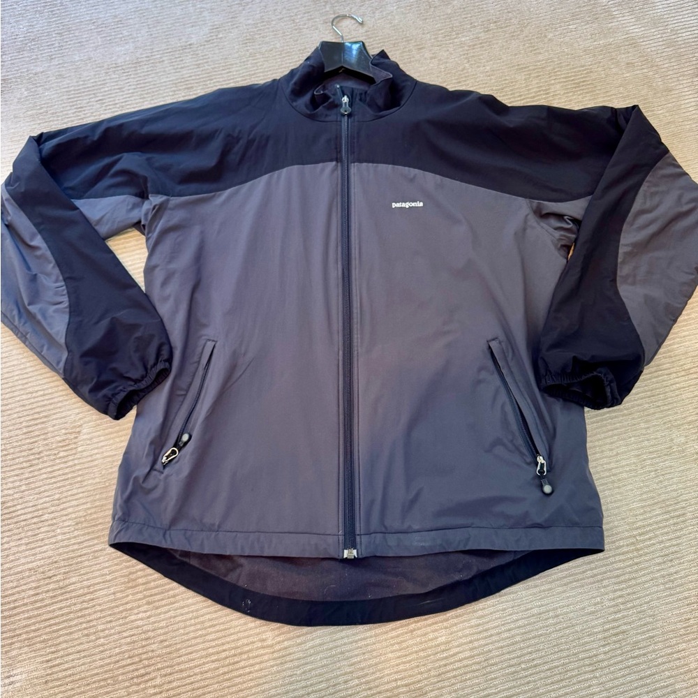 Patagonia Men's Black and Dark Gray Windbreaker